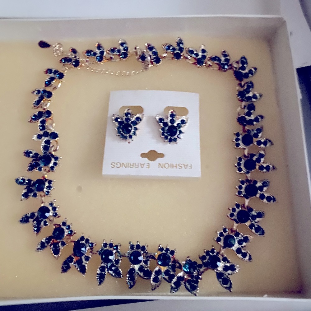 Necklace and earrings set